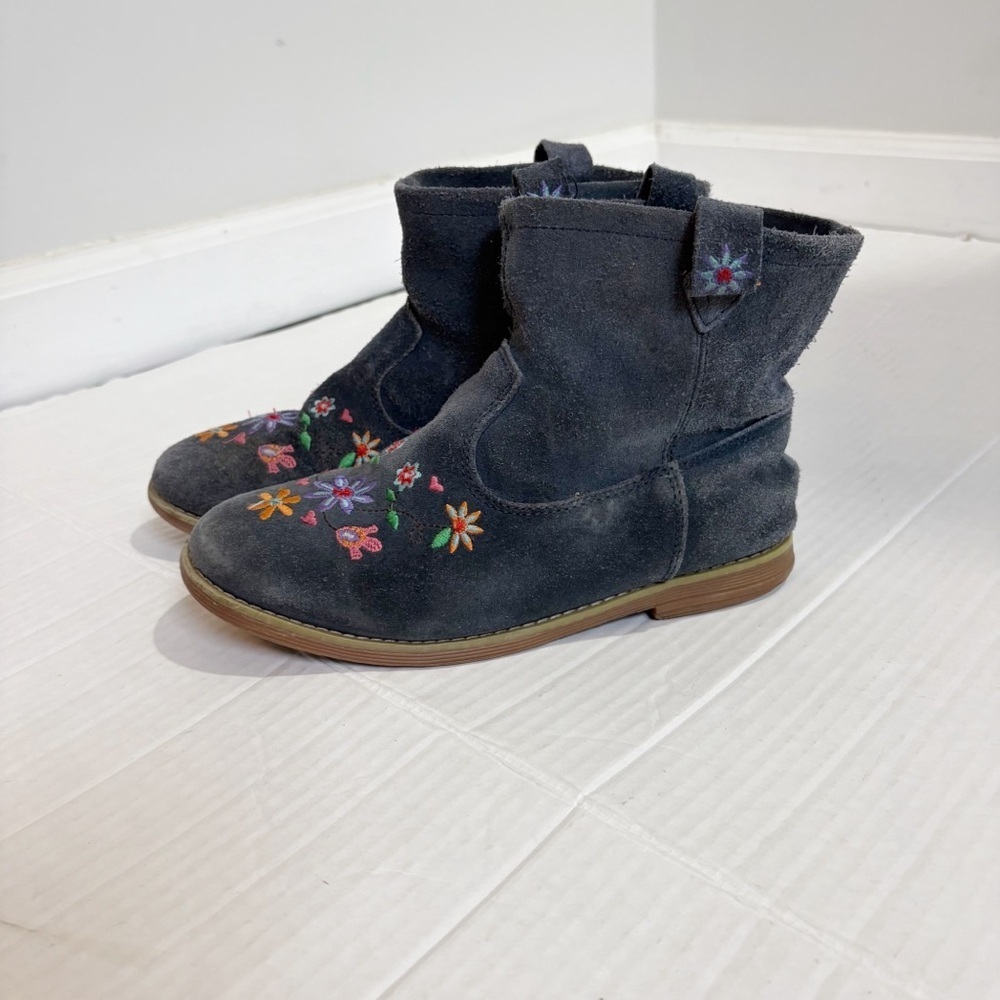 Hanna Andersson Elsa Suede Boots Gray Size 3 Embroidered Floral Flowers Western